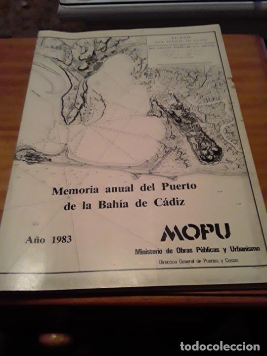 books: MEMORIA ANUAL DEL PUERTO DE LA BAHIA DE CADIZ.1983.MINISTERIO DE OBRAS PUBLICAS.110 PAGINAS.