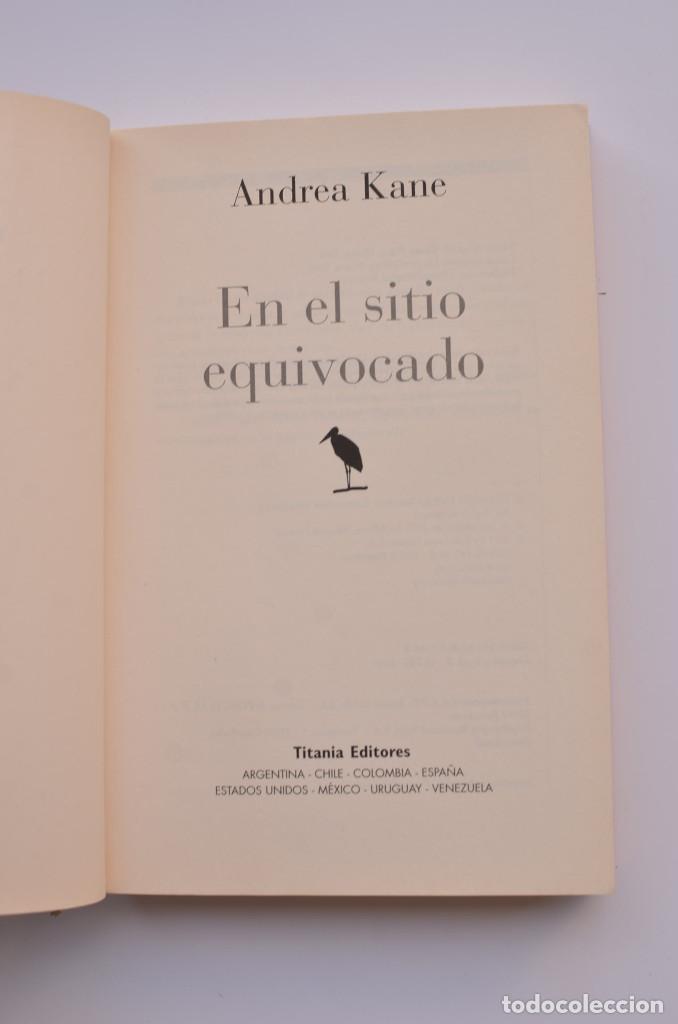 Libros: En el sitio equivocado - KANE, Andrea - Foto 2