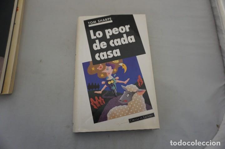 Libros: 15B/ LO PEOR DE CADA CASA - TOM SHARPE / CIRCULO DE LECTORES - Foto 1