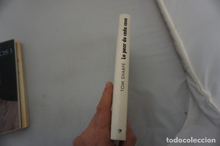 Libros: 15B/ LO PEOR DE CADA CASA - TOM SHARPE / CIRCULO DE LECTORES - Foto 2