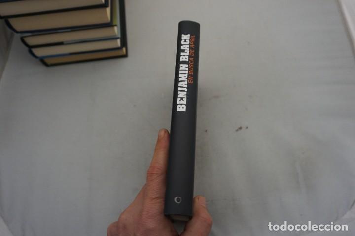 Libros: AR10CD/ EN BUSCA DE APRIL - BENJAMIN BLACK / TAPA DURA CIRCULO DE LECTORES - Foto 2