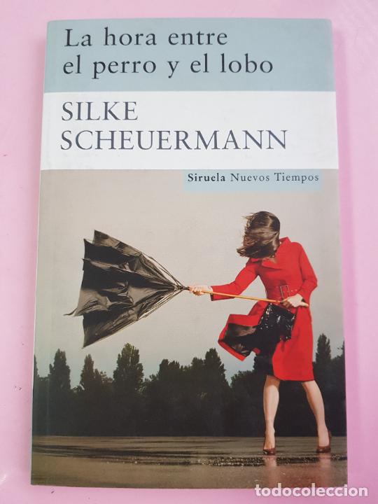 Livres: LIBRO-LA HORA ENTRE EL PERRO Y EL LOBO--SILKE SCHEUERMANN-SIRUELA-NUEVOS TIEMPOS-2008-COLECCIONISTAS