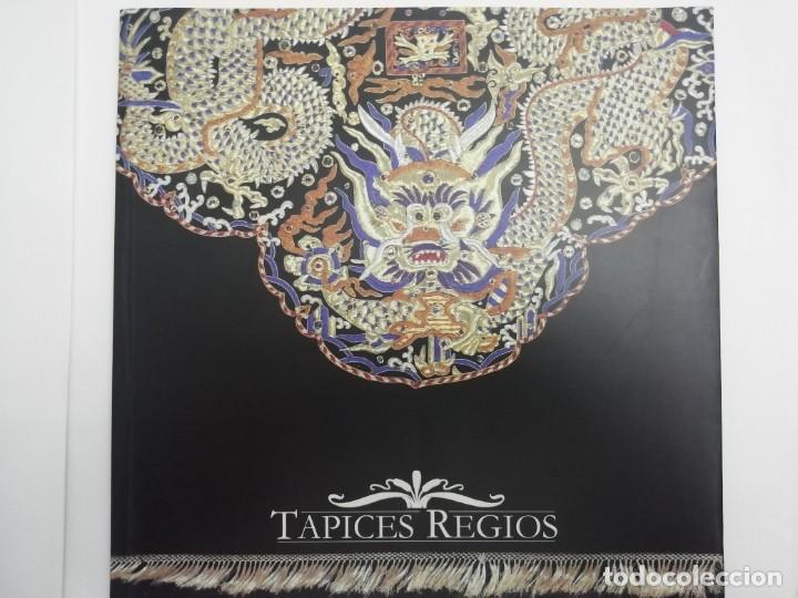 Libros: Tapices regios. Royal collections 2004. Cat&aacute;logo - Foto 1