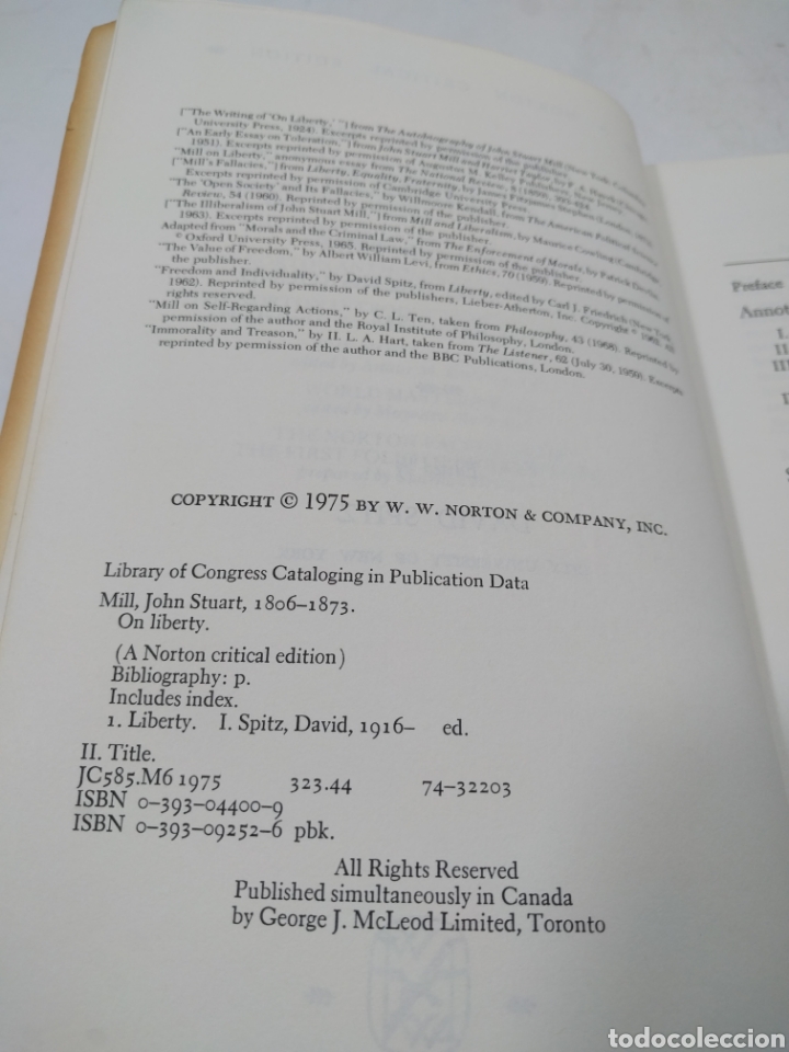 Libros: On Liberty. John Stuart Mill. A Norton Critical Edition. Edited By David Spitz. - Foto 4