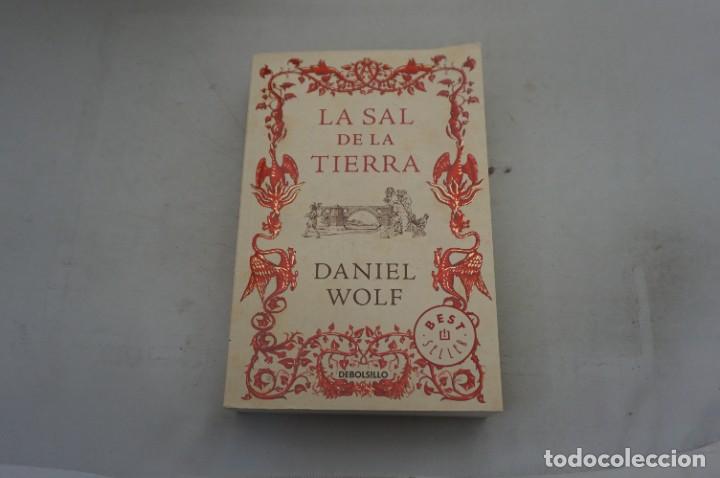Libros: AR16C/ LA SAL DE LA TIERRA - DANIEL WOLF / DEBOLSILLO - Foto 1