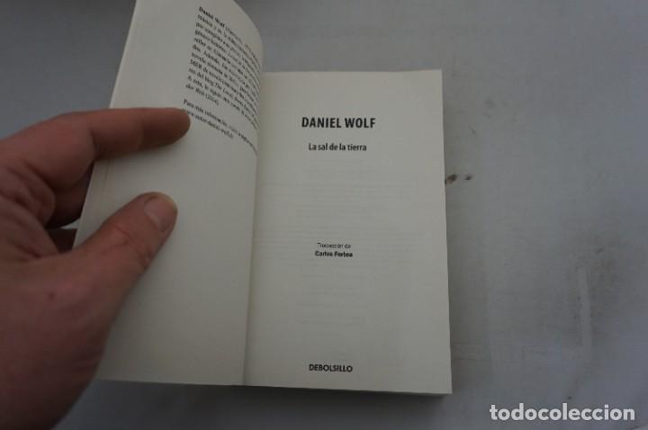 Libros: AR16C/ LA SAL DE LA TIERRA - DANIEL WOLF / DEBOLSILLO - Foto 3