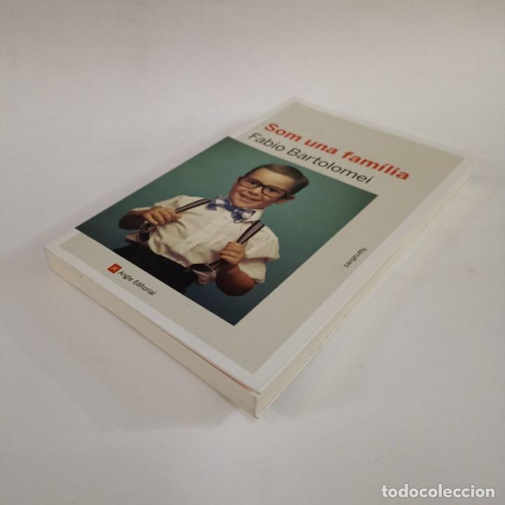 Libros: Fabio Bartolomei - Som una fam&iacute;lia - Foto 2
