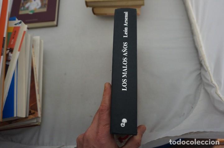 Libros: AR8CD/ LOS MALOS A&Ntilde;OS - LEON ARSENAL / EDHASA EDITOR - Foto 2