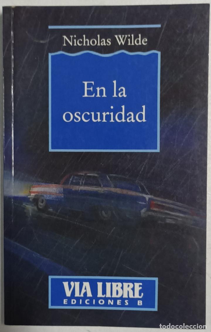 Libros: En la oscuridad / Nicholas Wilde - Foto 1
