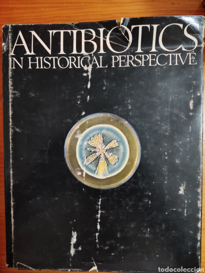 Libri di seconda mano: Antibiotics un historical perspective