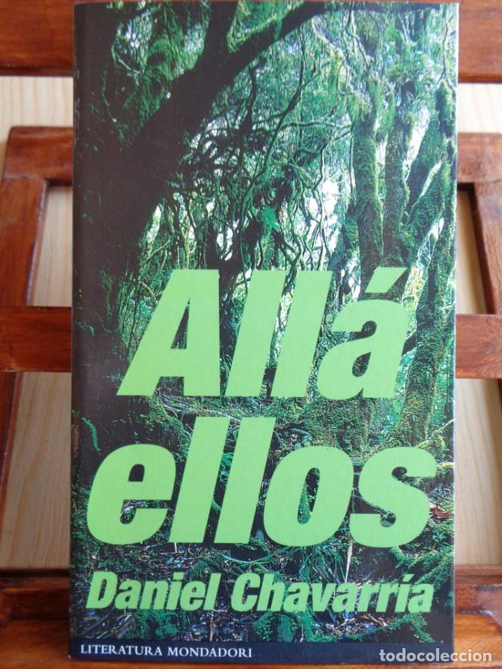Libros: ALL&Aacute; ELLOS - DANIEL CHAVARR&Iacute;A - Foto 1