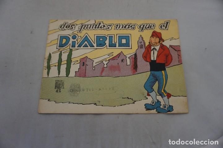 B&uuml;cher: AT/ DOS PUNTOS MAS QUE EL DIABLO - CRISANTO CIA, S. J. - ILUSTRACIONES DAVILA