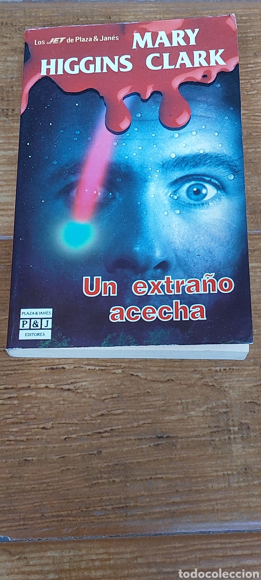 Libros: Libro Un extra&ntilde;o entre nosotros -Mary Higgins Clark- (Lote A) - Foto 1