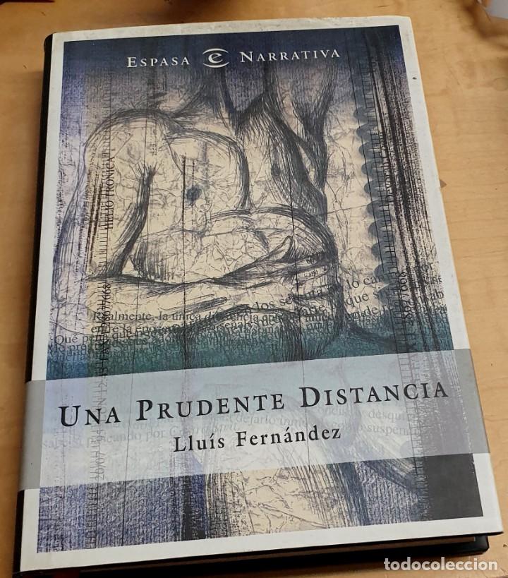Libros: Una prudente distancia - FERN&Aacute;NDEZ, LLU&Iacute;S - Foto 1