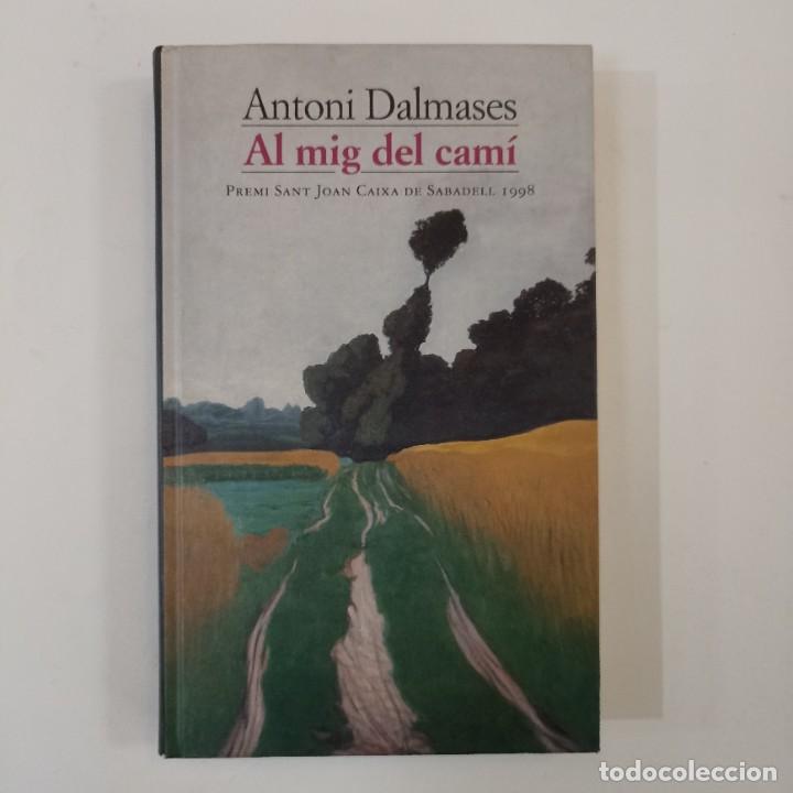 Libros: Antoni Dalmases - Al mig del cam&iacute; - Foto 1
