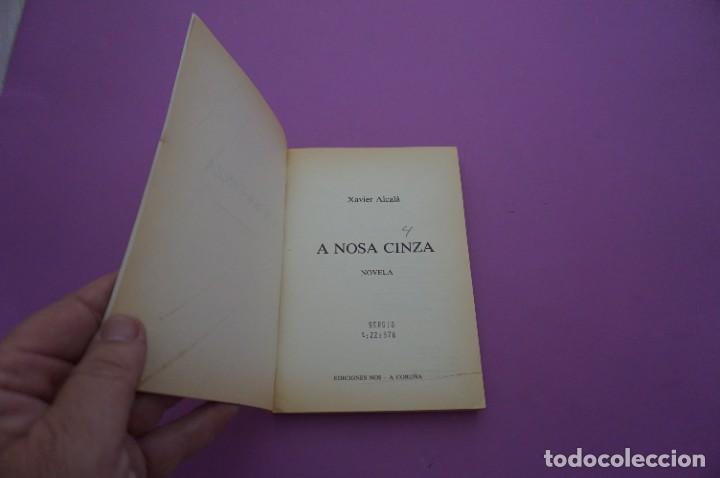 Libros: AMF-10A/ A NOSA CINZA - XAVIER ALCALA / EDICIONES NOS - Foto 2