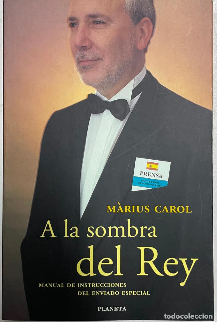 Libros: A la sombra del rey / M&agrave;rius Carol - Foto 1