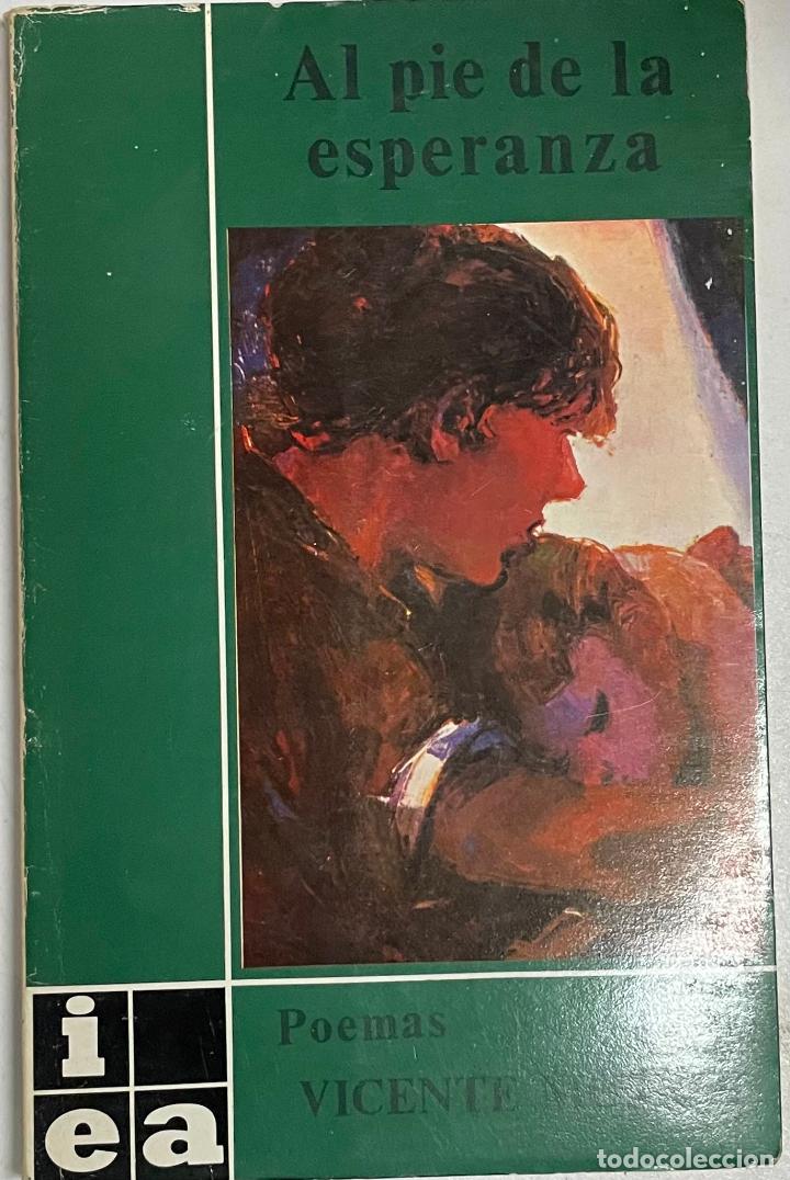 Libros: Al pie de la esperanza, poemas / Vicente Mojica - Foto 1