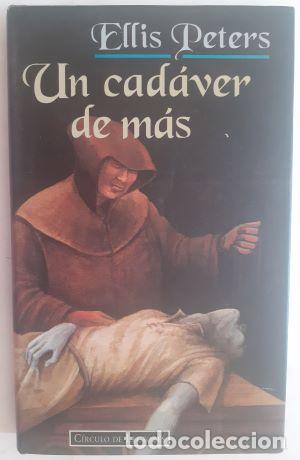 Libros: Un cad&aacute;ver de m&aacute;s - Ellis Peters - Foto 1