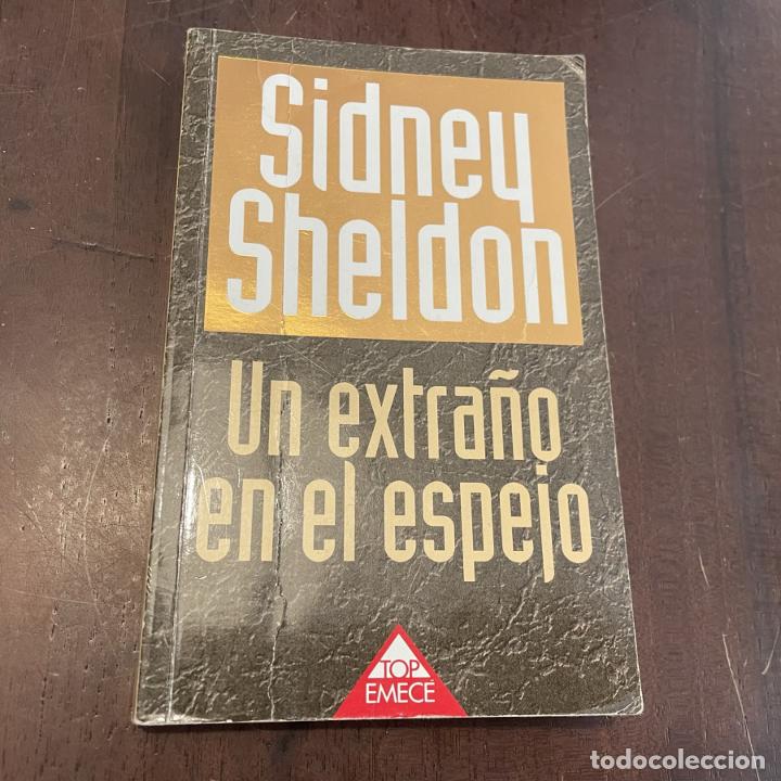 Libros: Un extra&ntilde;o en el espejo - Sidney Sheldon - Foto 1
