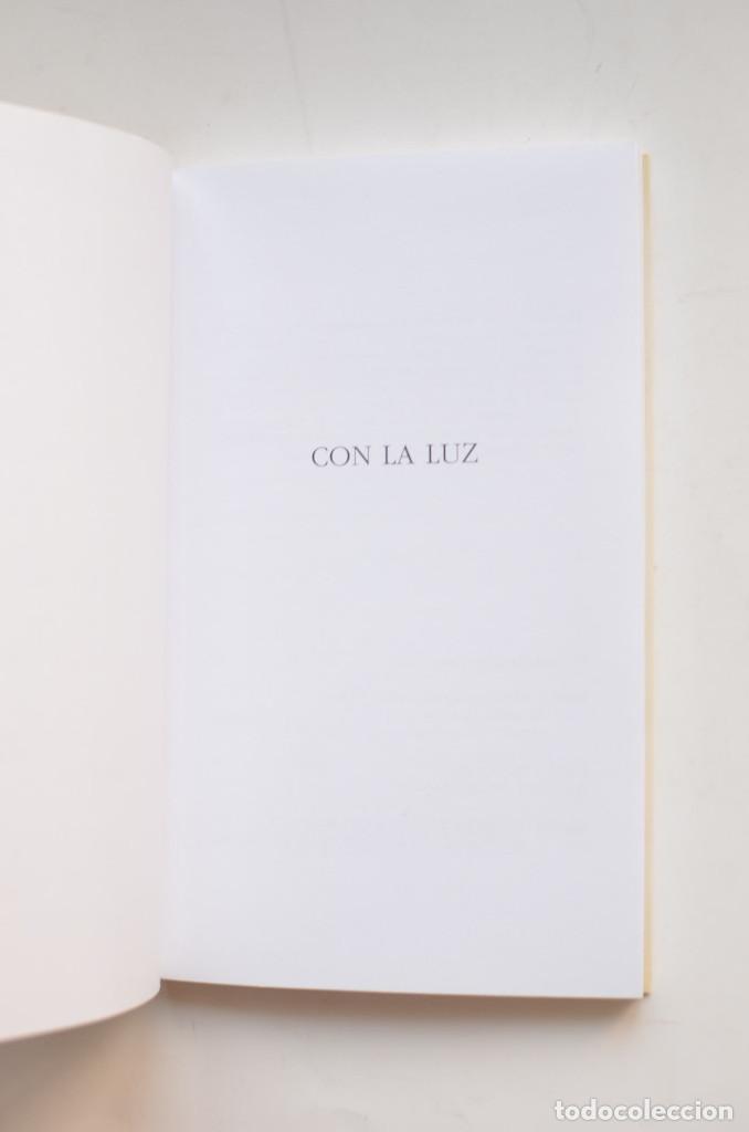 Libros: Con la luz - MANZANO CANO, Jes&uacute;s - Foto 2
