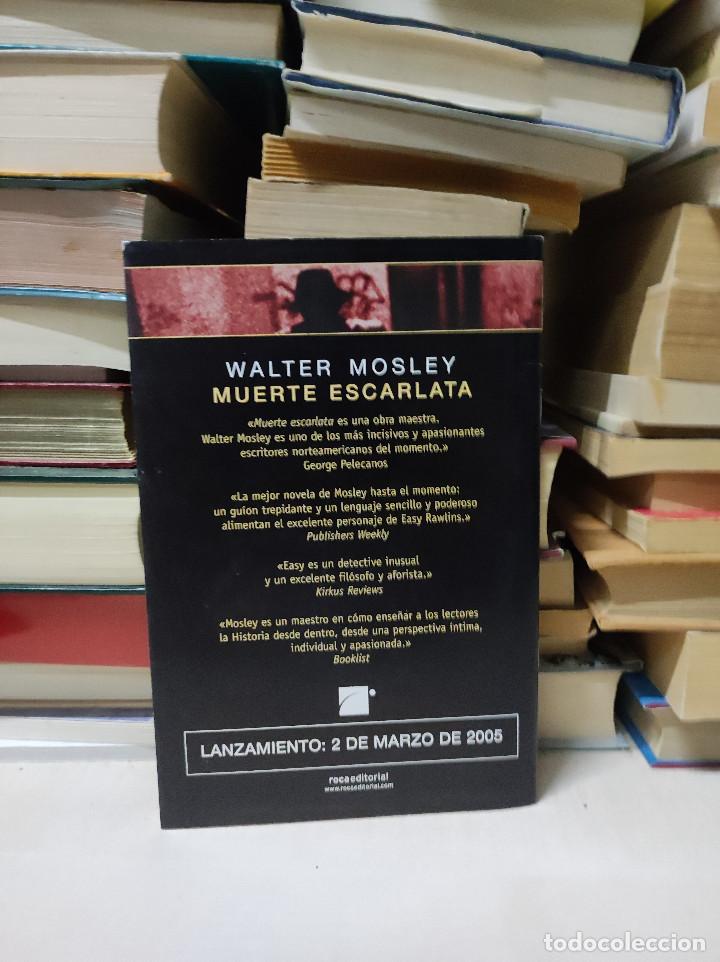 Libros: MUERTE ESCARLATA WALTER MOSLEY - Foto 2