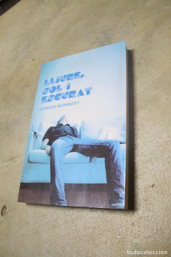 Livres: LLIURE, SOL I ESCURAT. ROMAIN MONNERY