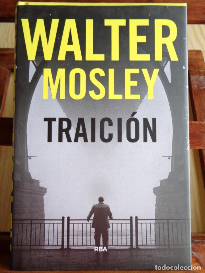 Libros: TRAICI&Oacute;N - WALTER MOSLEY - Foto 1