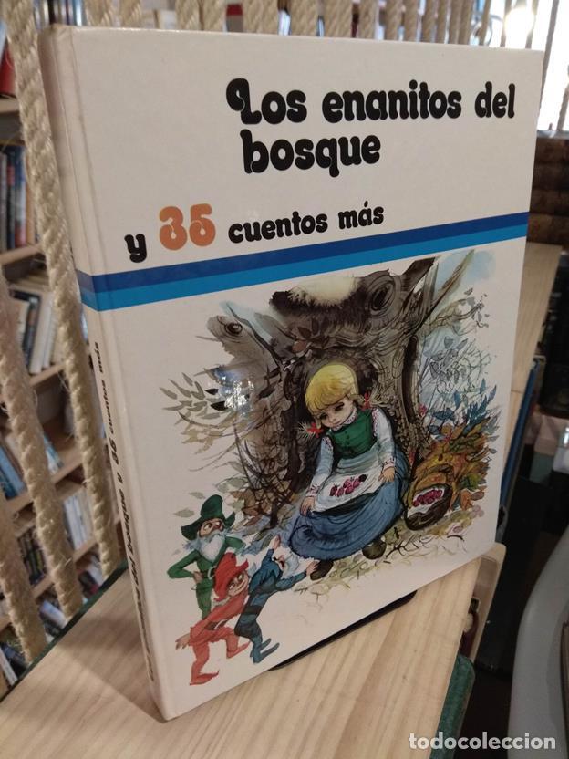 Libros: Los enanitos del bosque y 35 cuentos m&aacute;s - Foto 1