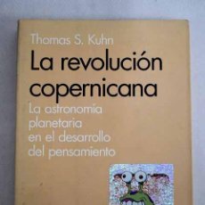 Libros: LA REVOLUCIÓN COPERNICANA: LA ASTRONOMÍA PLANETARIA EN EL DESARROLLO DEL PENSAMIENTO. Lote 363182030