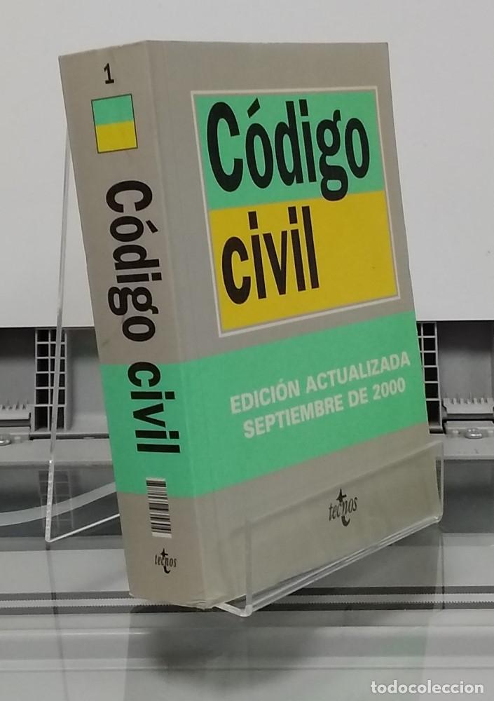 Libros: C&oacute;digo Civil. Edici&oacute;n actualizada septiembre de 2000 - Foto 1