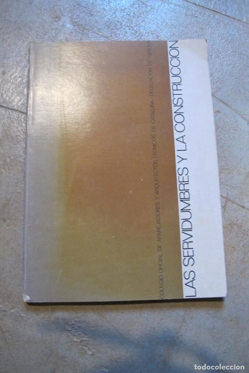Livres: LAS SERVIDUMBRES Y LA CONSTRUCCION. COLEGIO DE APAREJADORES Y ARQUITECTOS DE CATALUNYA