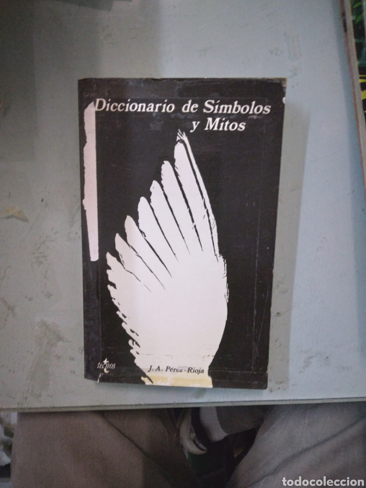 Libri di seconda mano: Juan Antonio P&eacute;rez Rioja, Diccionario de s&iacute;mbolos y mitos