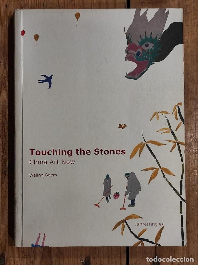 Libri di seconda mano: Touching the Stones: China Art Now /Jahresring 53 - Waling Boers (ed.)