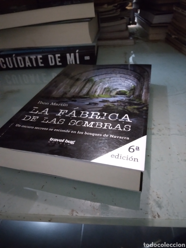 Libros: Ibon Martin, La f&aacute;brica de las sombras, Trav&eacute;l bug - Foto 1