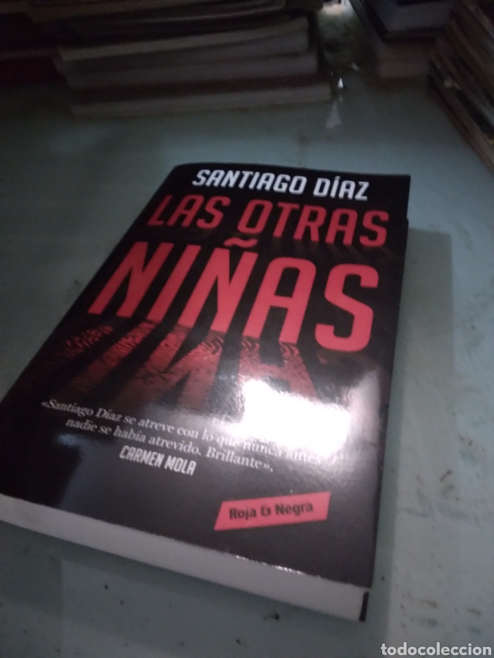 Libros: Santiago D&iacute;az, Las otras ni&ntilde;as, Roja y Negra - Foto 1