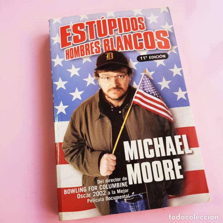 Livros em segunda m&atilde;o: LIBRO-EST&Uacute;PIDOS HOMBRES BLANCOS-MICHAEL MOORE-BUEN ESTADO-COLECCIONISTAS
