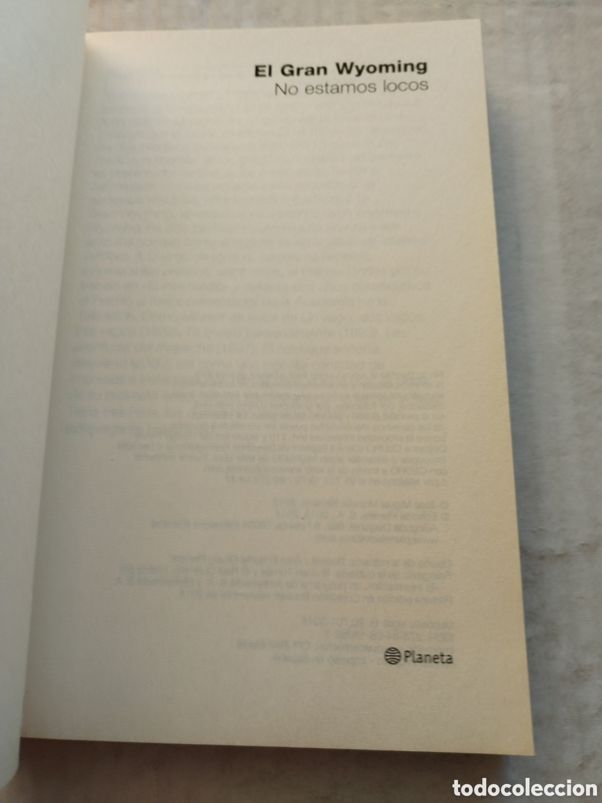 Libros: NO ESTAMOS SOLOS/EL GRAN WYOMING - Foto 2
