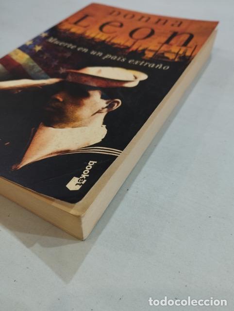 Libros: Donna Leon - Muerte en un pa&iacute;s extra&ntilde;o - Foto 2