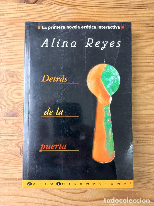 Libros: Alina reyes - Detr&aacute;s de la puerta - Foto 1