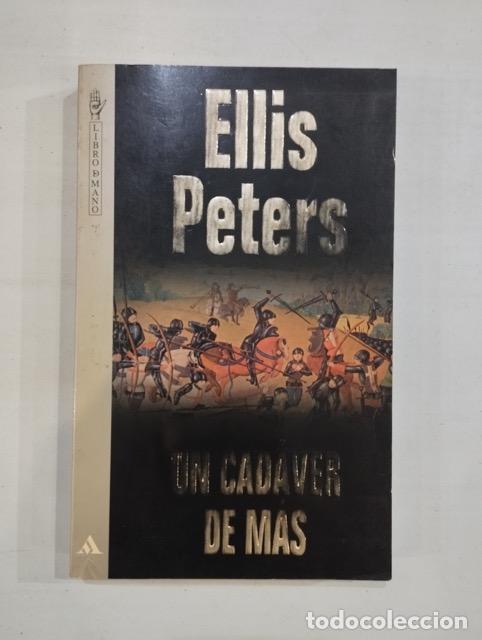 Libros: Ellis Peters - Un cad&aacute;ver de m&aacute;s - Foto 1