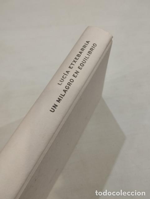 Libros: Luc&iacute;a Etxebarr&iacute;a - Un milagro en equilibrio - Foto 1