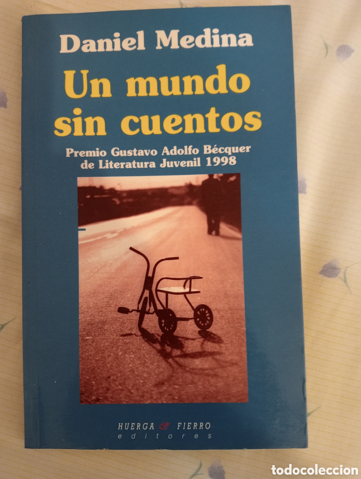 Libros: Un mundo sin cuentos. Daniel Medina. PRIMERA EDICI&Oacute;N