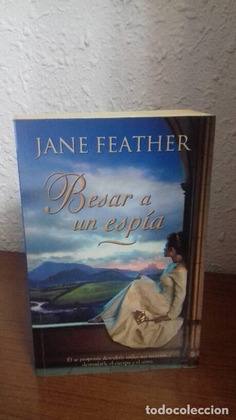 Libros: BESAR A UN ESPIA - Feather, Jane - Foto 1