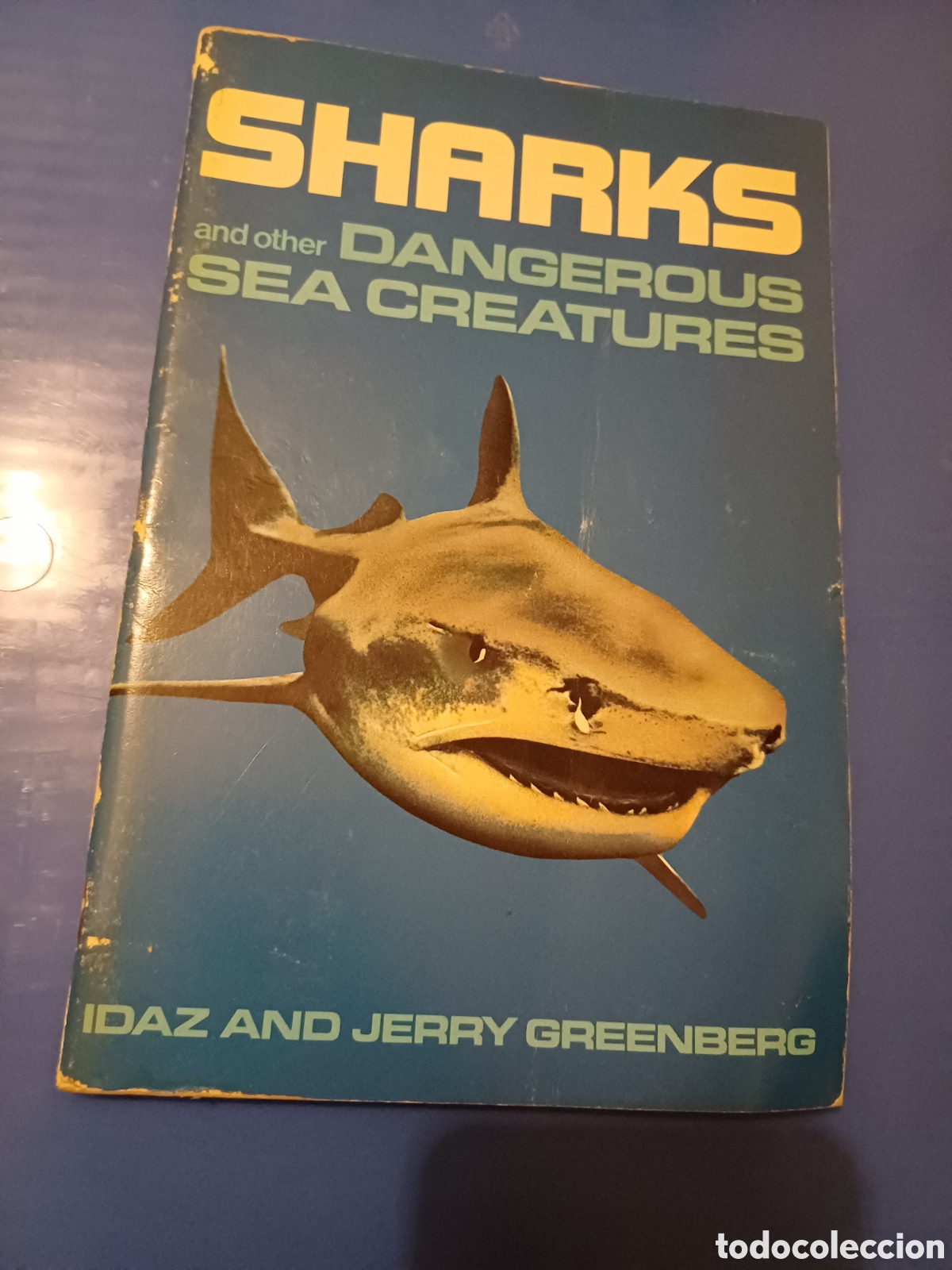 Libros: Sharks and other dangerous sea creatures Daz and Jerry Greenberg ( tiburones y o criaturas maritimas