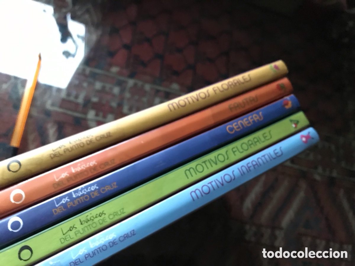 Libros: Los b&aacute;sicos del punto de cruz. C&iacute;rculo de lectores. Cinco libros. Pasta dura. - Foto 1