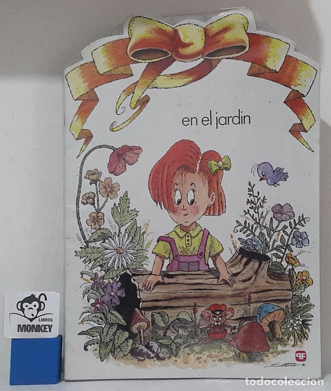 Libros: En el jard&iacute;n. Colecci&oacute;n Lacitos. Libro troquelado - Foto 1