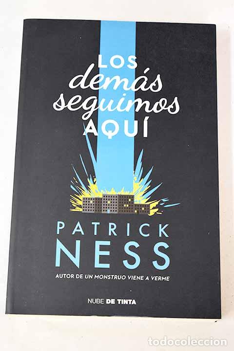 Libros: Los dem&aacute;s seguimos aqu&iacute;.- Ness, Patrick - Foto 1