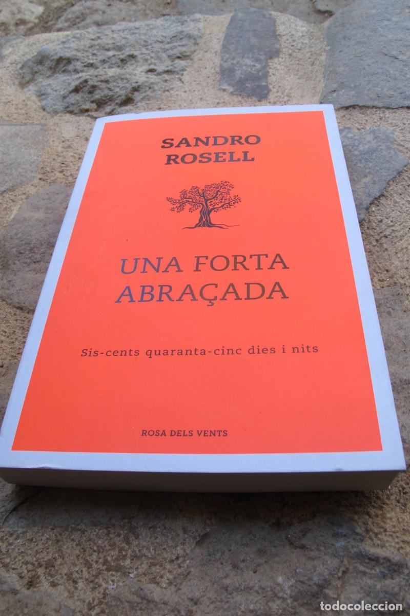 Libros: UNA FORTA ABRA&Ccedil;ADA. SANDRO ROSELL - Foto 1