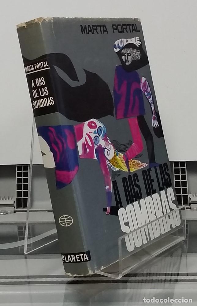 Libros: A ras de las sombras (primera edici&oacute;n) - Marta Portal - Foto 1
